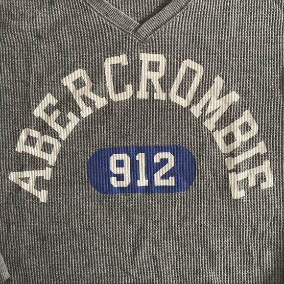 Abercrombie Cropped V neck shirt - Picture 3 of 5